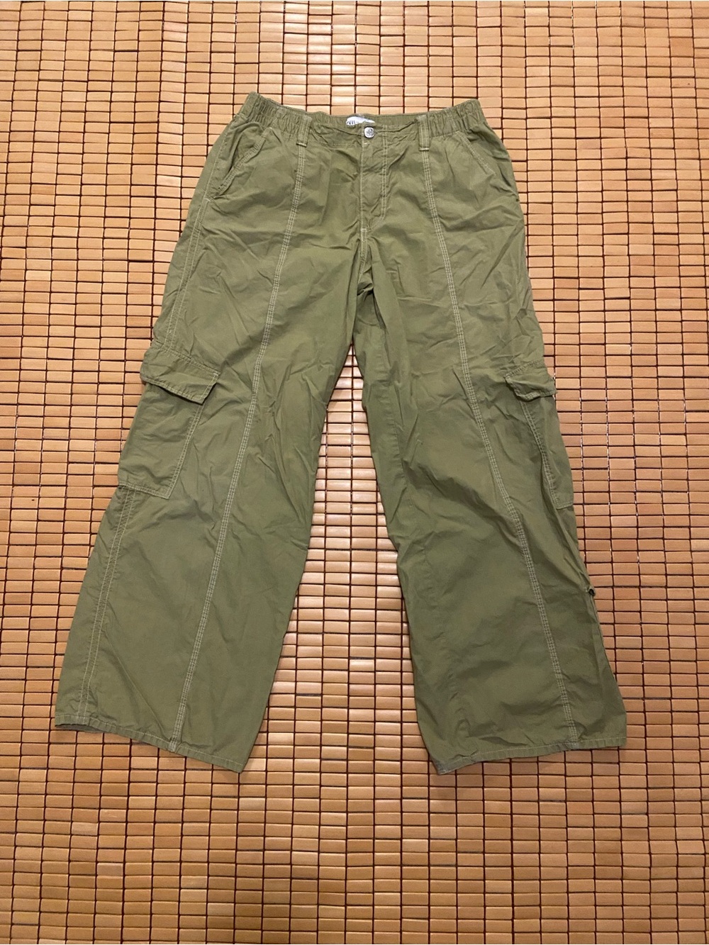 Green cargo pants